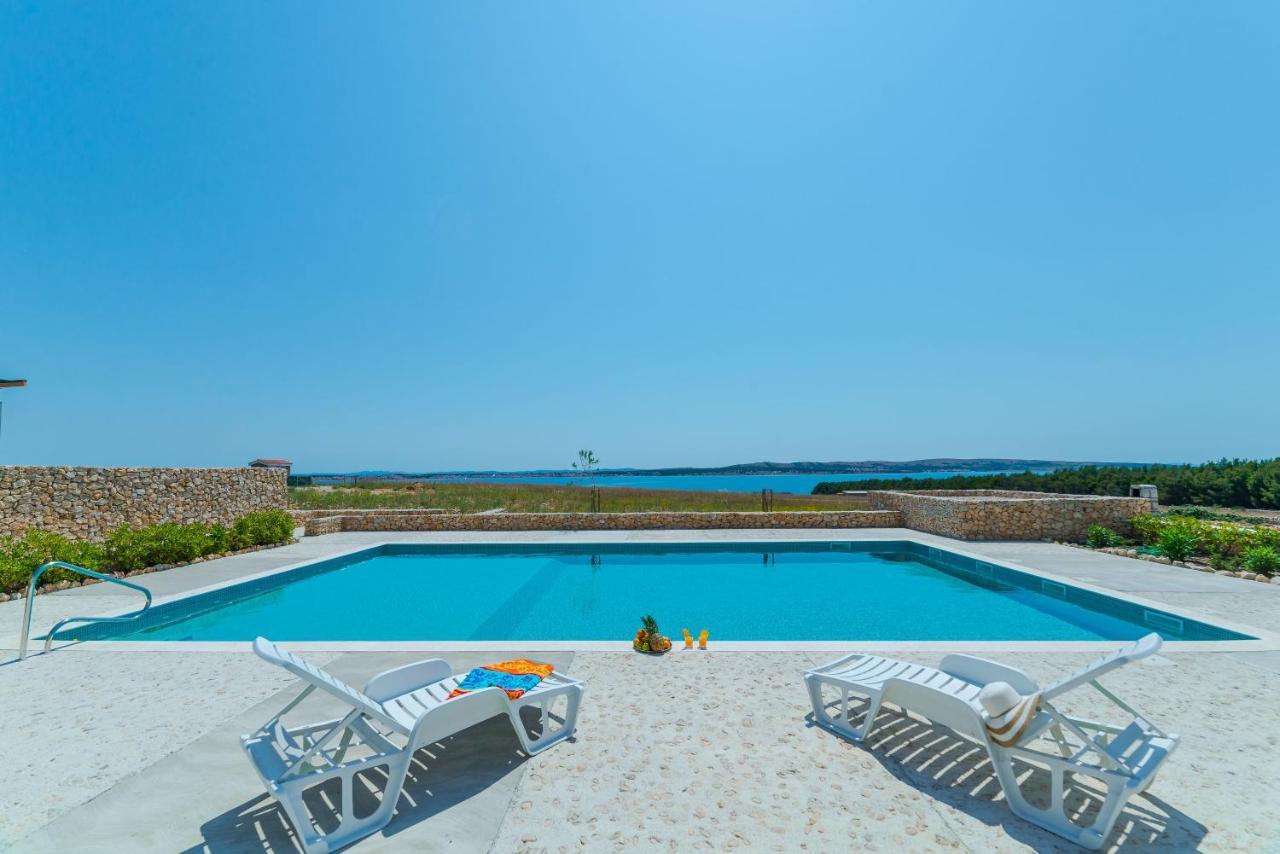 Isola Bella Pag Aparthotel ปอฟเลียนา ภายนอก รูปภาพ