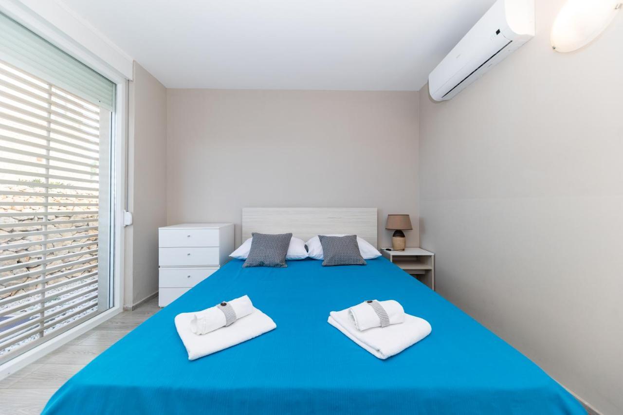 Isola Bella Pag Aparthotel ปอฟเลียนา ภายนอก รูปภาพ